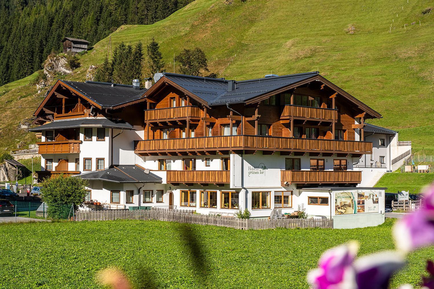 Hotel Zum Gruenen Tor Tux Εξωτερικό φωτογραφία