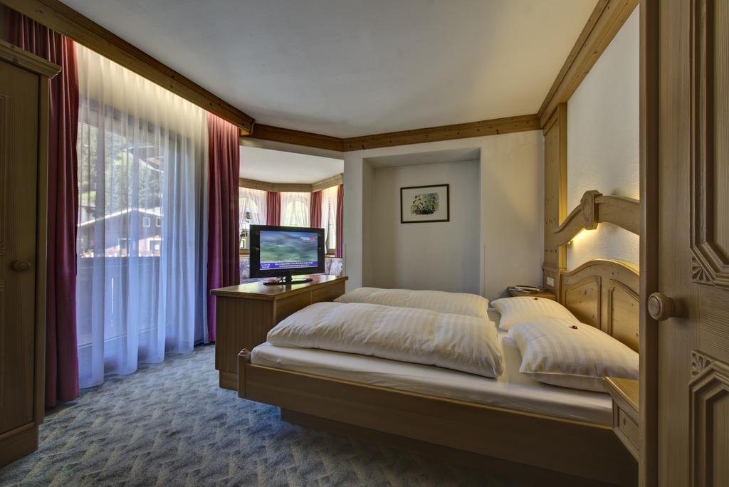 Hotel Zum Gruenen Tor Tux Εξωτερικό φωτογραφία