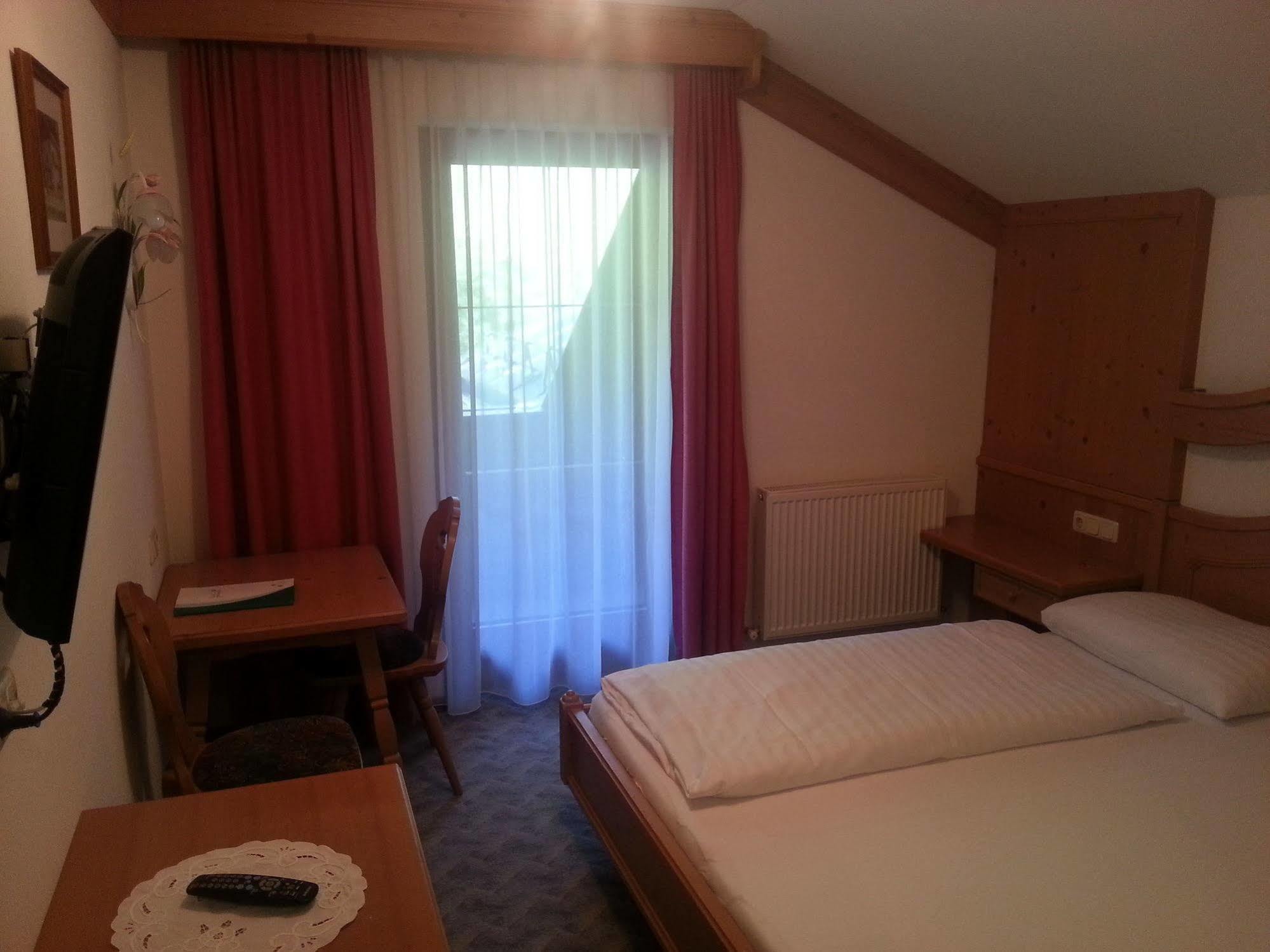Hotel Zum Gruenen Tor Tux Εξωτερικό φωτογραφία