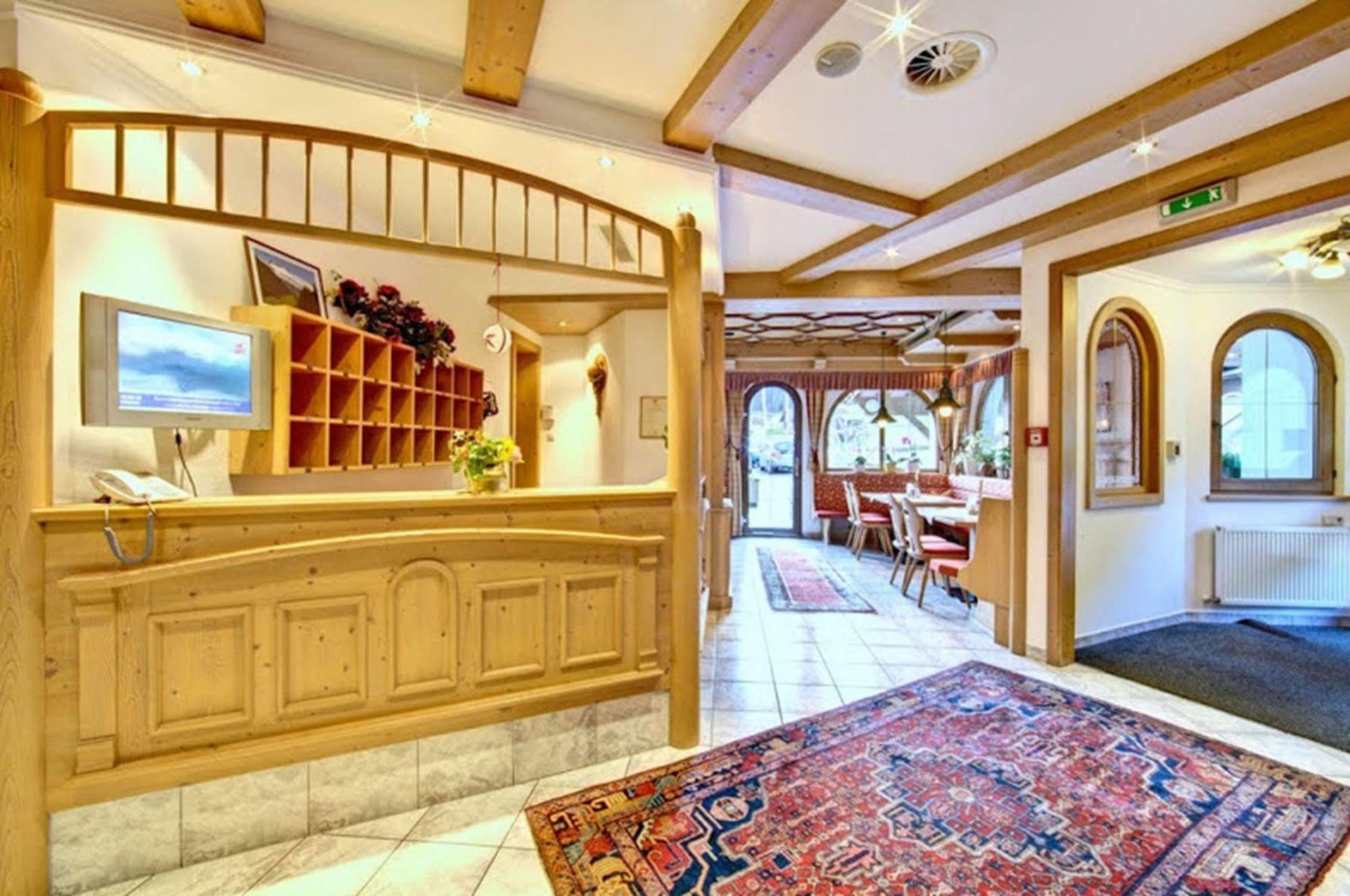 Hotel Zum Gruenen Tor Tux Εξωτερικό φωτογραφία