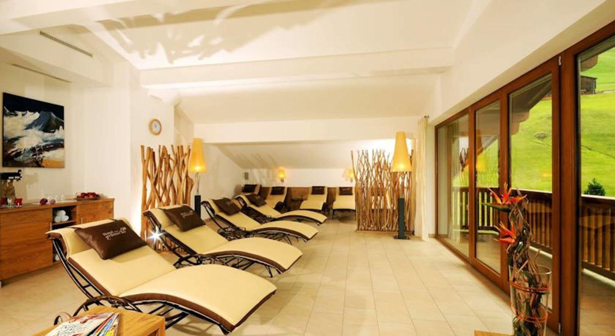Hotel Zum Gruenen Tor Tux Εξωτερικό φωτογραφία