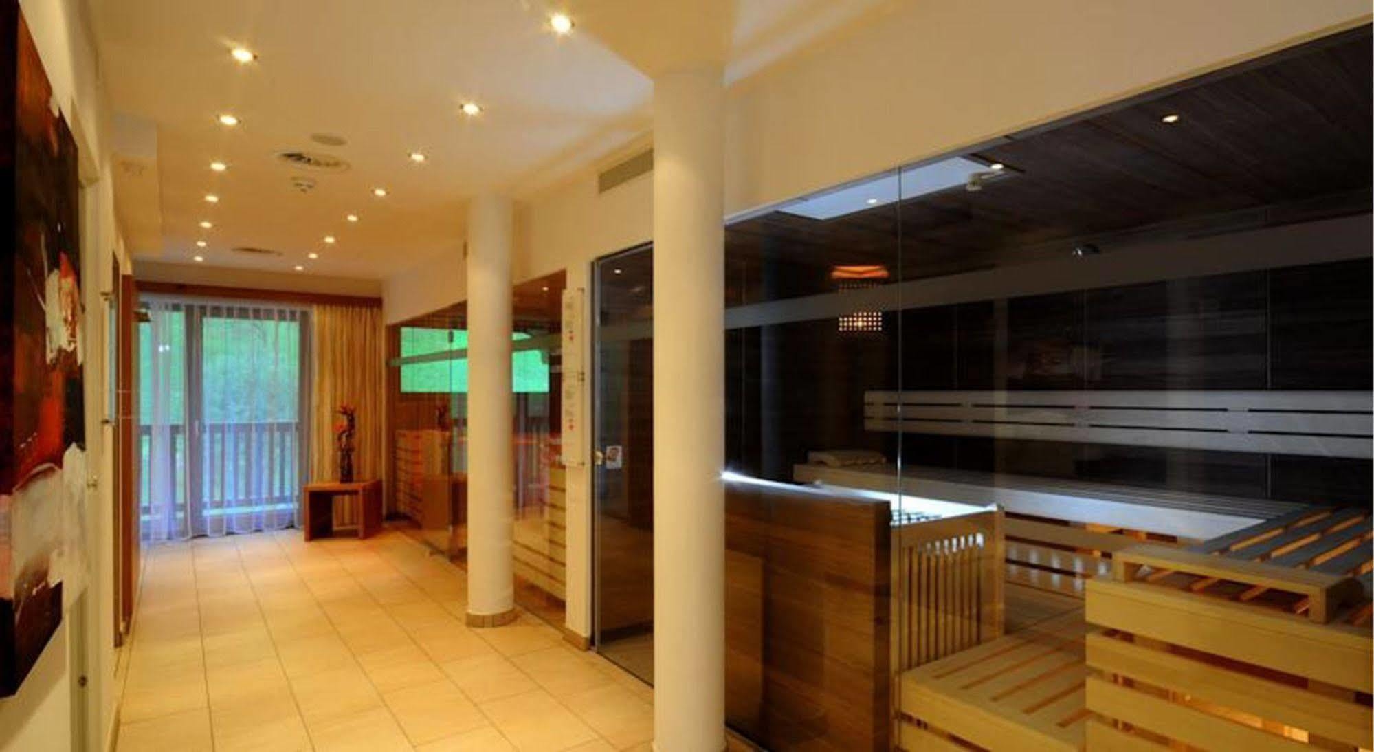 Hotel Zum Gruenen Tor Tux Εξωτερικό φωτογραφία