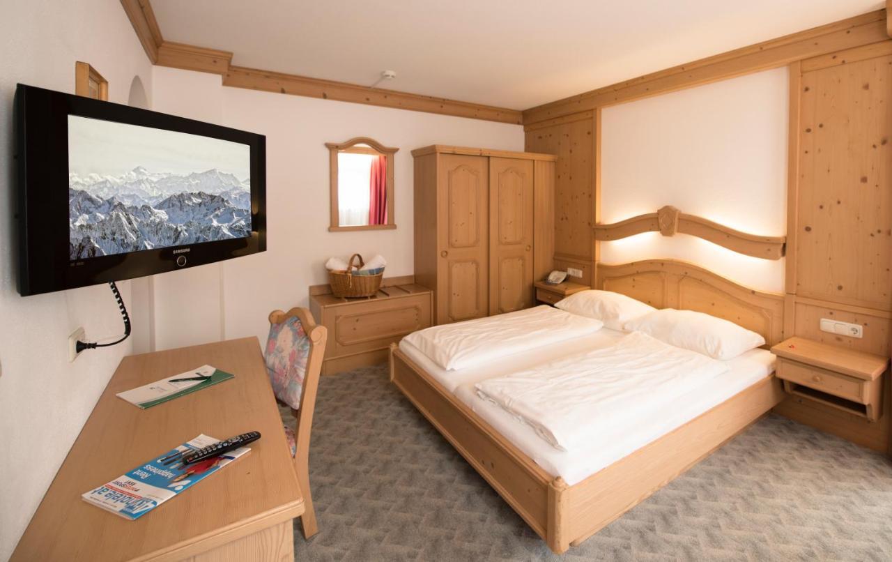 Hotel Zum Gruenen Tor Tux Εξωτερικό φωτογραφία