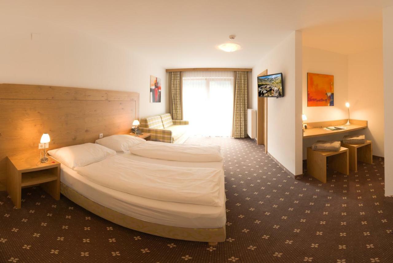 Hotel Zum Gruenen Tor Tux Εξωτερικό φωτογραφία